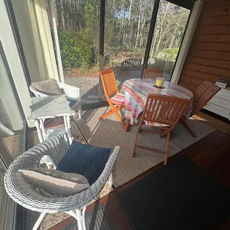 In Khelus With A Quiet Veranda & Nature 샬레 *