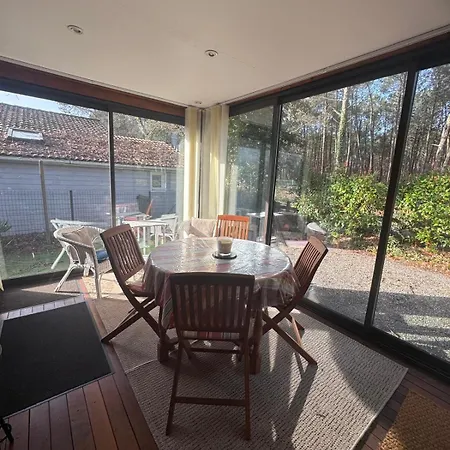 In Khelus With A Quiet Veranda & Nature シャレー グジャン・メストラ